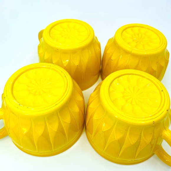 Set of 8 Vintage Jeannette “Slick & Sassy” Green & Yellow Punch Bowl Cups (6 oz) - Picture 3 of 16